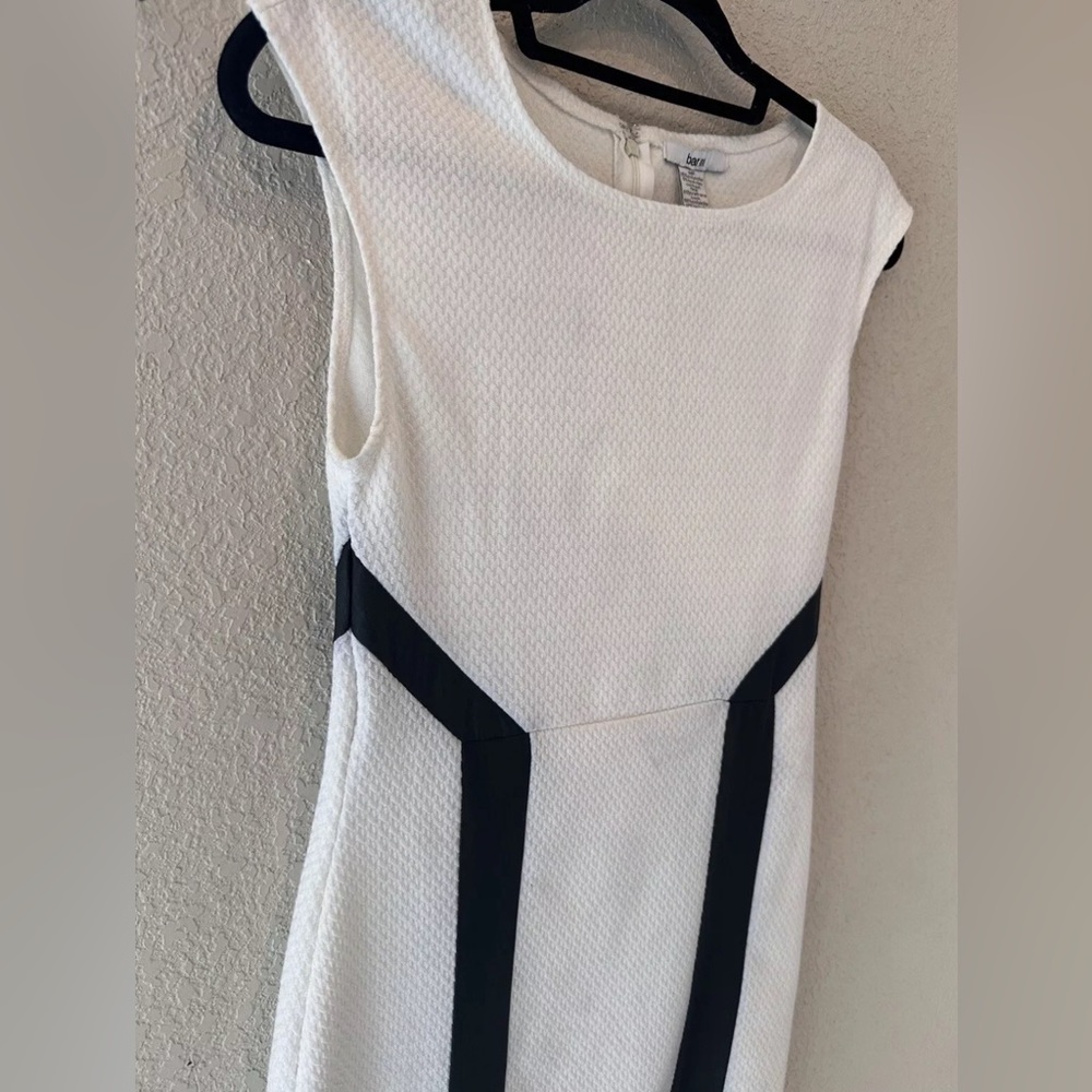 New Bar iii Form Fitting Business Casual White and Black Dress Size Small - Picture 3 of 5